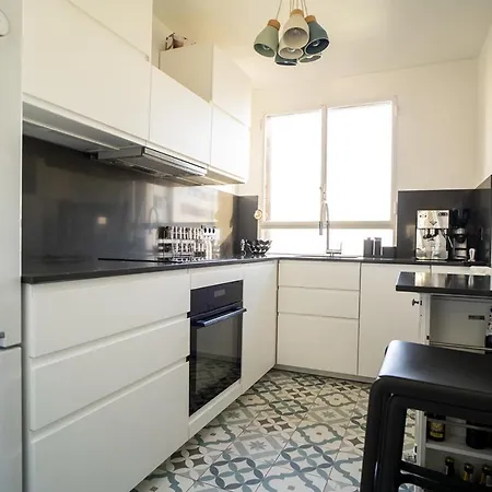 Bright With Sunny Balcony Apartament *
