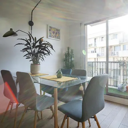 Bright With Sunny Balcony *